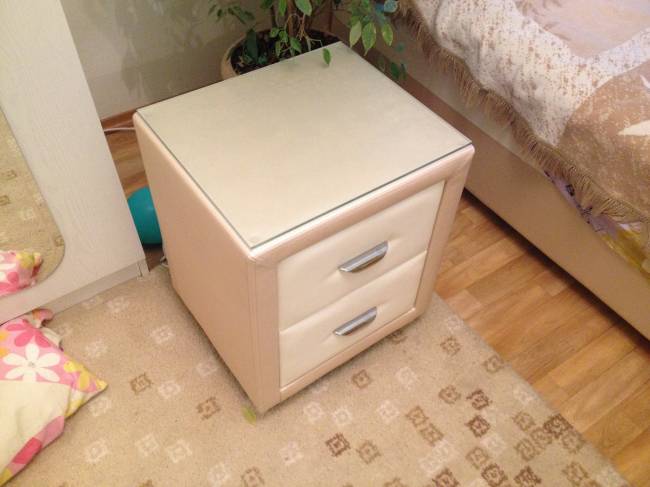 Тумба Orma Soft 2 со стеклом живое фото в интерьере