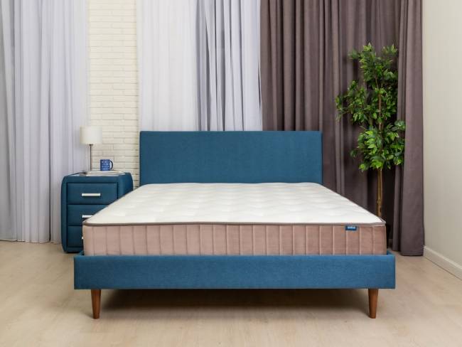 Анатамический матрас Prestige Medium: 620 независимых пружин, высота 24 см, средняя жёсткость