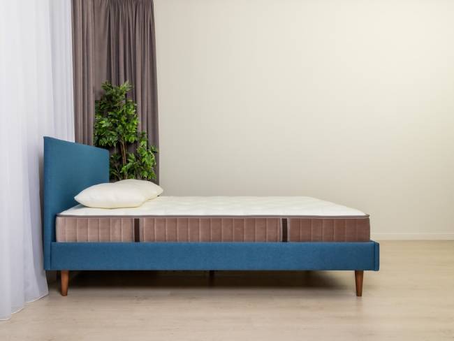 Анатамический матрас Prestige Medium: 620 независимых пружин, высота 24 см, средняя жёсткость